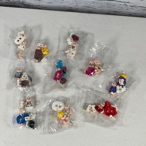 10 Lego girls with accessories